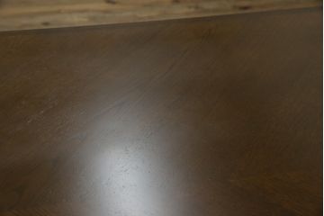 中古　カリモク家具(karimoku)　domani(ドマーニ)　QUEENS LIFE (クイーンズライフ)　ヒッコリーブラウン　落ち着いた色合いと細部に宿る丁寧な作りがお部屋を優雅に演出するダイニングテーブル(食卓、4人掛け、4人用)(定価約32万円)(R-083232)