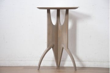 中古　美品　「SOEDA」　作家物のおしゃれなコーナーテーブル(サイン有り、サイドテーブル、花台、飾り台)(R-083233)