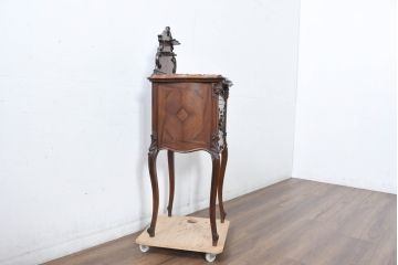 フランスアンティーク　美品!!　天板大理石　ローズウッド材　彫刻と寄木細工(パーケットリー)が織りなす気品漂うサイドキャビネット(サイドテーブル、ナイトテーブル、収納棚、引き出し、飾り台)(R-083234)