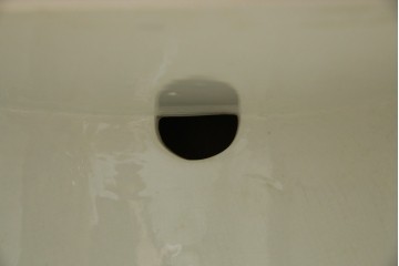 フランスアンティーク　美品!!　天板大理石　ローズウッド材　彫刻と寄木細工(パーケットリー)が織りなす気品漂うサイドキャビネット　(R-083234)