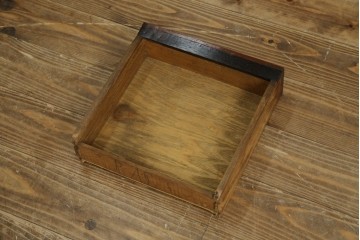 フランスアンティーク　美品!!　天板大理石　ローズウッド材　彫刻と寄木細工(パーケットリー)が織りなす気品漂うサイドキャビネット　(R-083234)