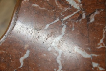 フランスアンティーク　美品!!　天板大理石　ローズウッド材　彫刻と寄木細工(パーケットリー)が織りなす気品漂うサイドキャビネット　(R-083234)