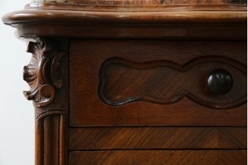 フランスアンティーク　美品!!　天板大理石　ローズウッド材　彫刻と寄木細工(パーケットリー)が織りなす気品漂うサイドキャビネット　(R-083234)