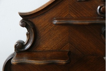 フランスアンティーク　美品!!　天板大理石　ローズウッド材　彫刻と寄木細工(パーケットリー)が織りなす気品漂うサイドキャビネット　(R-083234)