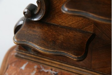 フランスアンティーク　美品!!　天板大理石　ローズウッド材　彫刻と寄木細工(パーケットリー)が織りなす気品漂うサイドキャビネット　(R-083234)