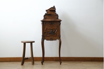 フランスアンティーク　美品!!　天板大理石　ローズウッド材　彫刻と寄木細工(パーケットリー)が織りなす気品漂うサイドキャビネット　(R-083234)