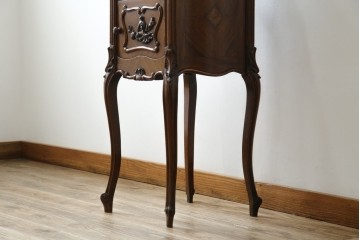 フランスアンティーク　美品!!　天板大理石　ローズウッド材　彫刻と寄木細工(パーケットリー)が織りなす気品漂うサイドキャビネット　(R-083234)