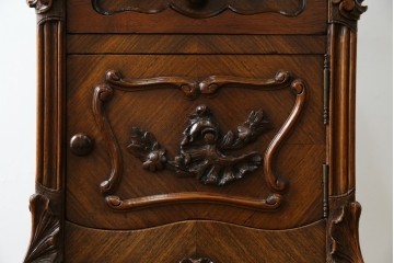 フランスアンティーク　美品!!　天板大理石　ローズウッド材　彫刻と寄木細工(パーケットリー)が織りなす気品漂うサイドキャビネット　(R-083234)