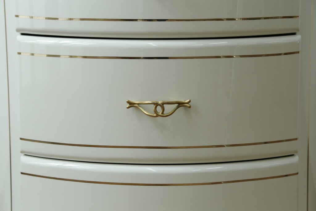 中古　EURO CASA(ユーロカーサ)取り扱い　スペイン　Vidal Grau(ヴィダル・グラウ)　ヨーロピアンな雰囲気が素敵なサイドチェスト　(R-083236)