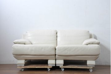 中古　美品　大塚家具取り扱い　L/S 01(エルエス01)コンフォート　ゆったりくつろげる贅沢本革(レザー)の二人掛けソファ(2P、3P、2人掛け、3人掛け、アームソファ)(定価推定43万円)(R-083237)
