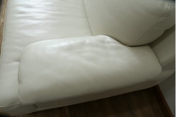 中古　美品　大塚家具取り扱い　L/S 01(エルエス01)コンフォート　ゆったりくつろげる贅沢本革(レザー)の二人掛けソファ　定価推定43万円　(R-083237)