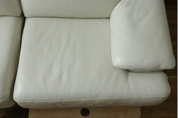 中古　美品　大塚家具取り扱い　L/S 01(エルエス01)コンフォート　ゆったりくつろげる贅沢本革(レザー)の二人掛けソファ　定価推定43万円　(R-083237)