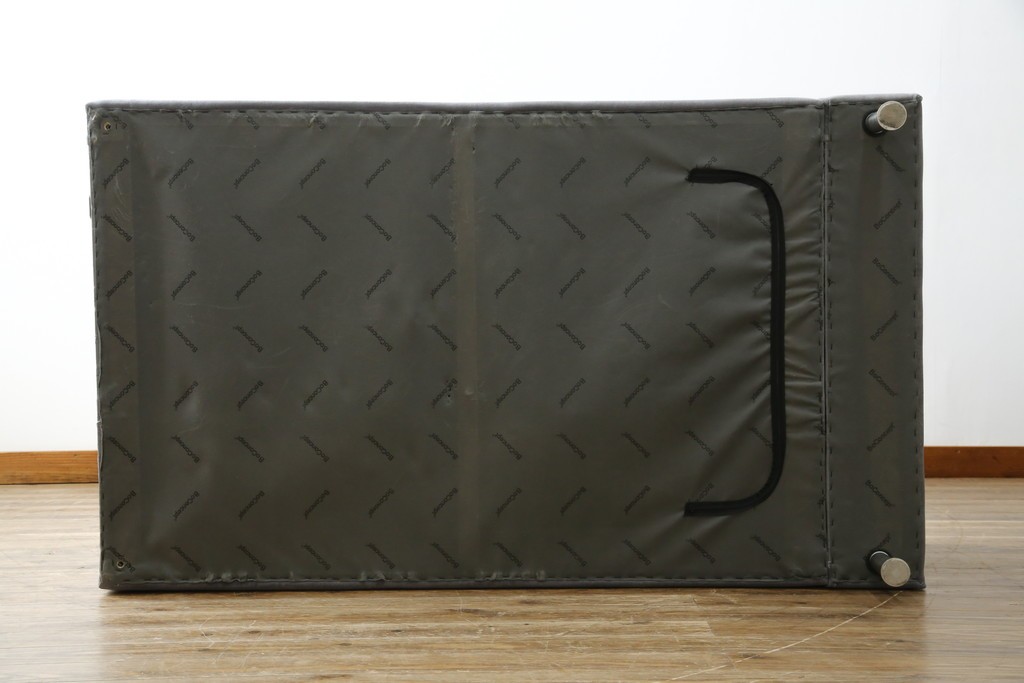 中古　美品　BoConcept(ボーコンセプト)　ゆったりとした座り心地が楽しめる落ち着いた色味のL字型ソファ　定価推定約40万円　(R-083238)