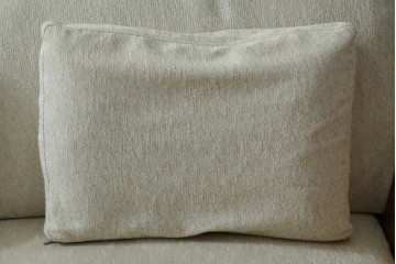中古　希少な廃番品!!　KOSUGA(コスガ)　高級ライン　フェザークッション　美しい曲線が映える編み込みアームの2人掛けソファ　定価約25万円　(R-083239)