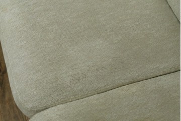 中古　希少な廃番品!!　KOSUGA(コスガ)　高級ライン　フェザークッション　美しい曲線が映える編み込みアームの2人掛けソファ　定価約25万円　(R-083239)
