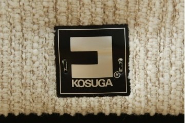 中古　希少な廃番品!!　KOSUGA(コスガ)　高級ライン　フェザークッション　美しい曲線が映える編み込みアームの2人掛けソファ　定価約25万円　(R-083239)