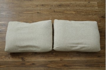 中古　希少な廃番品!!　KOSUGA(コスガ)　高級ライン　フェザークッション　美しい曲線が映える編み込みアームの2人掛けソファ　定価約25万円　(R-083239)