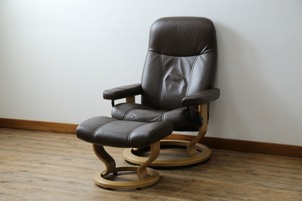 中古　美品　ノルウェー製　EKORNES(エコーネス)　コンサルシリーズ　クラシック　本革製　オットマン付きストレスレスチェア　(R-083241)