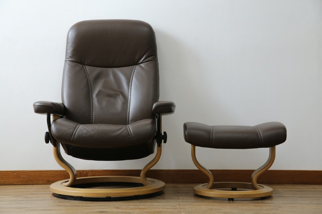 中古　美品　ノルウェー製　EKORNES(エコーネス)　コンサルシリーズ　クラシック　本革製　オットマン付きストレスレスチェア　(R-083241)