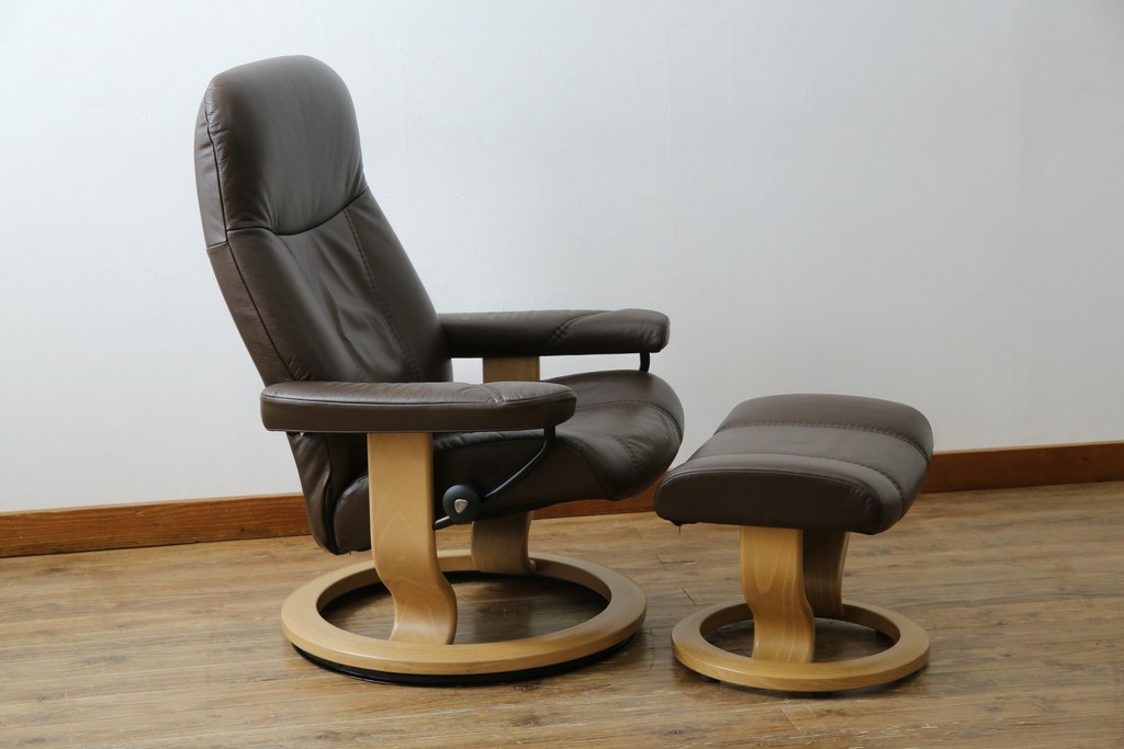 中古　美品　ノルウェー製　EKORNES(エコーネス)　コンサルシリーズ　クラシック　本革製　オットマン付きストレスレスチェア　(R-083241)