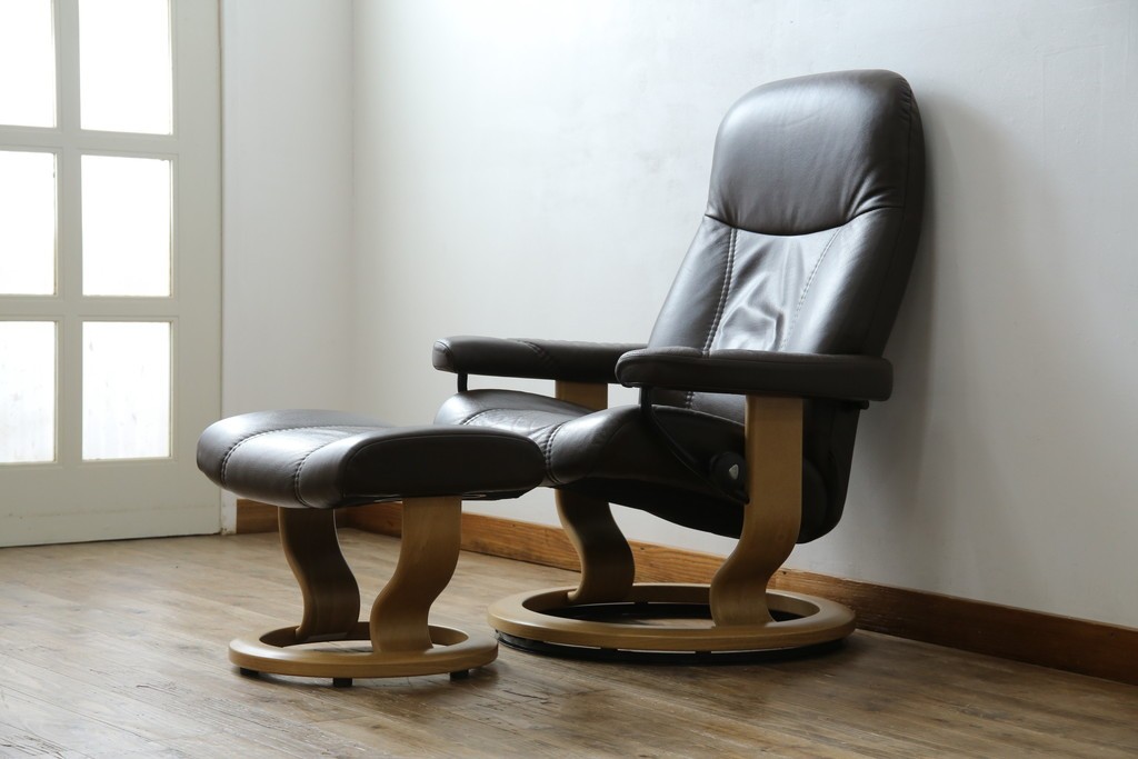 中古　美品　ノルウェー製　EKORNES(エコーネス)　コンサルシリーズ　クラシック　本革製　オットマン付きストレスレスチェア　(R-083241)