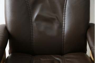 中古　美品　ノルウェー製　EKORNES(エコーネス)　コンサルシリーズ　クラシック　本革製　オットマン付きストレスレスチェア　(R-083241)