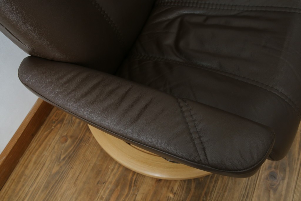 中古　美品　ノルウェー製　EKORNES(エコーネス)　コンサルシリーズ　クラシック　本革製　オットマン付きストレスレスチェア　(R-083241)