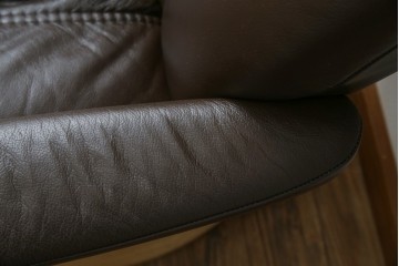 中古　美品　ノルウェー製　EKORNES(エコーネス)　コンサルシリーズ　クラシック　本革製　オットマン付きストレスレスチェア　(R-083241)