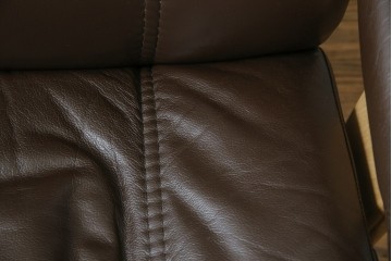 中古　美品　ノルウェー製　EKORNES(エコーネス)　コンサルシリーズ　クラシック　本革製　オットマン付きストレスレスチェア　(R-083241)