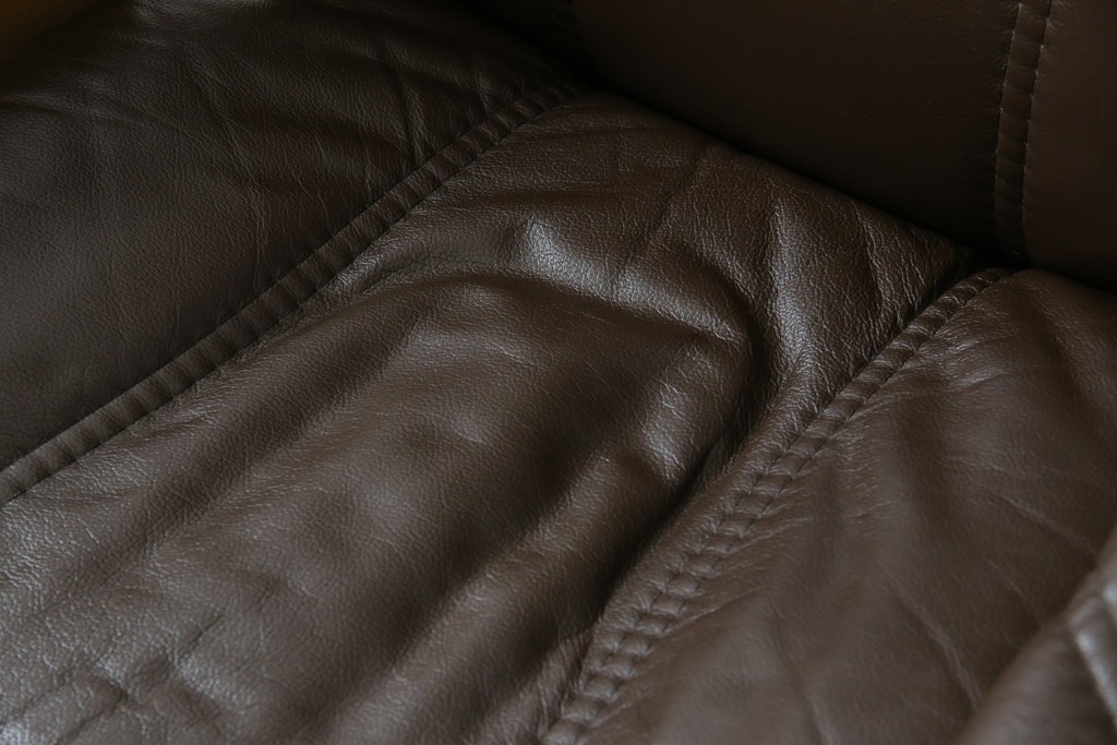 中古　美品　ノルウェー製　EKORNES(エコーネス)　コンサルシリーズ　クラシック　本革製　オットマン付きストレスレスチェア　(R-083241)