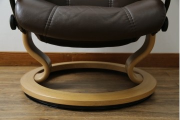 中古　美品　ノルウェー製　EKORNES(エコーネス)　コンサルシリーズ　クラシック　本革製　オットマン付きストレスレスチェア　(R-083241)