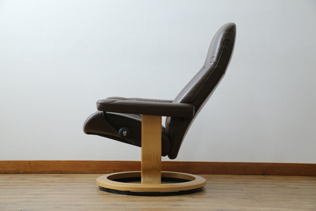 中古　美品　ノルウェー製　EKORNES(エコーネス)　コンサルシリーズ　クラシック　本革製　オットマン付きストレスレスチェア　(R-083241)