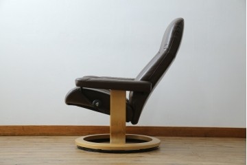 中古　美品　ノルウェー製　EKORNES(エコーネス)　コンサルシリーズ　クラシック　本革製　オットマン付きストレスレスチェア　(R-083241)