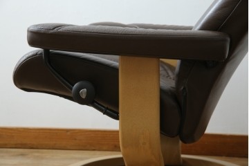 中古　美品　ノルウェー製　EKORNES(エコーネス)　コンサルシリーズ　クラシック　本革製　オットマン付きストレスレスチェア　(R-083241)