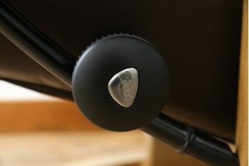 中古　美品　ノルウェー製　EKORNES(エコーネス)　コンサルシリーズ　クラシック　本革製　オットマン付きストレスレスチェア　(R-083241)