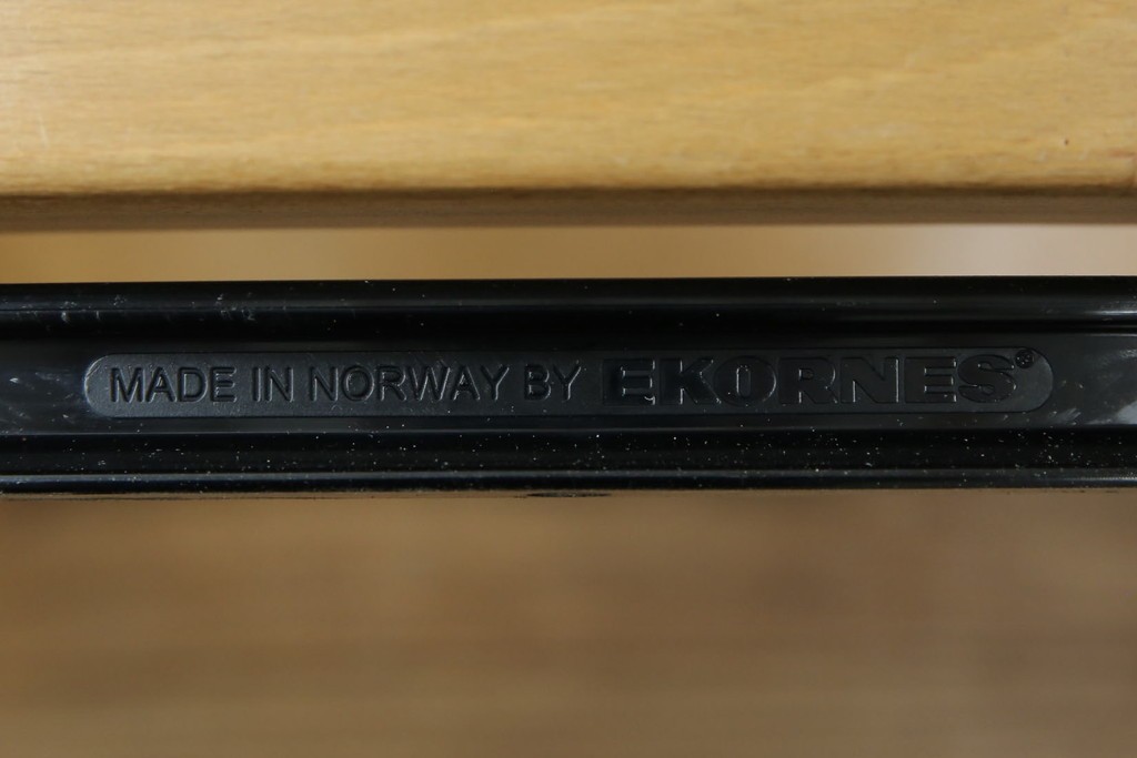 中古　美品　ノルウェー製　EKORNES(エコーネス)　コンサルシリーズ　クラシック　本革製　オットマン付きストレスレスチェア　(R-083241)