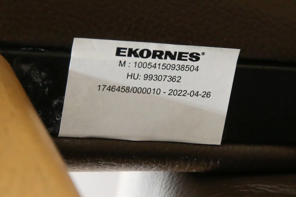 中古　美品　ノルウェー製　EKORNES(エコーネス)　コンサルシリーズ　クラシック　本革製　オットマン付きストレスレスチェア　(R-083241)
