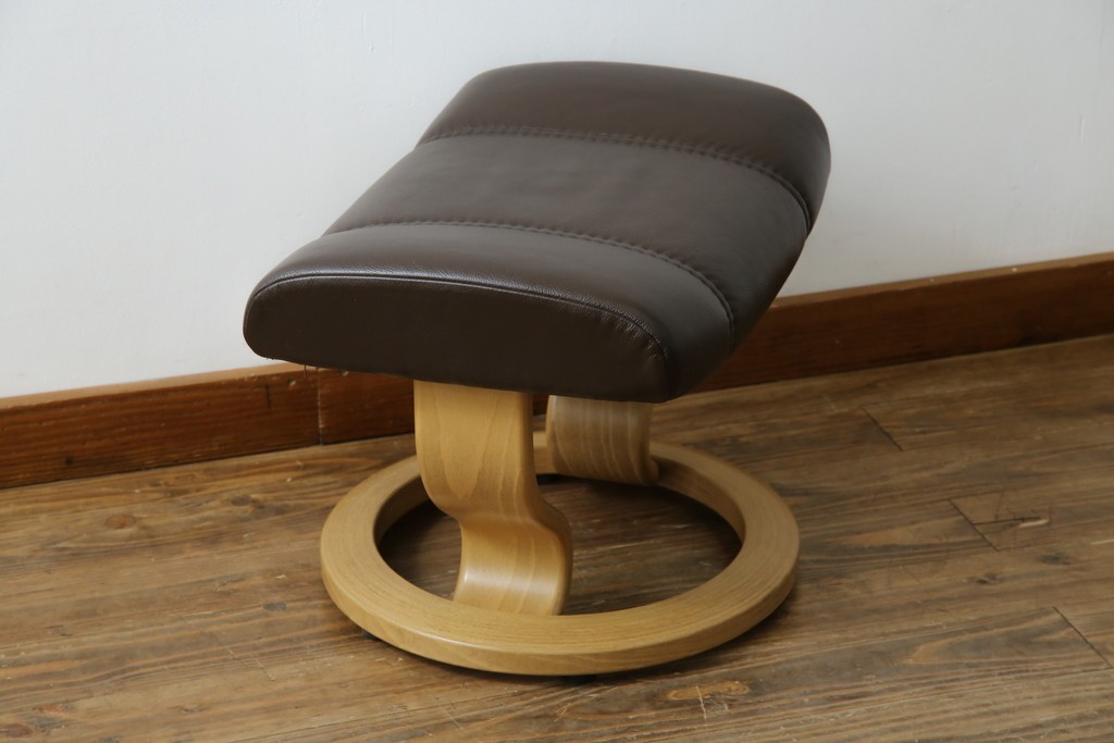 中古　美品　ノルウェー製　EKORNES(エコーネス)　コンサルシリーズ　クラシック　本革製　オットマン付きストレスレスチェア　(R-083241)