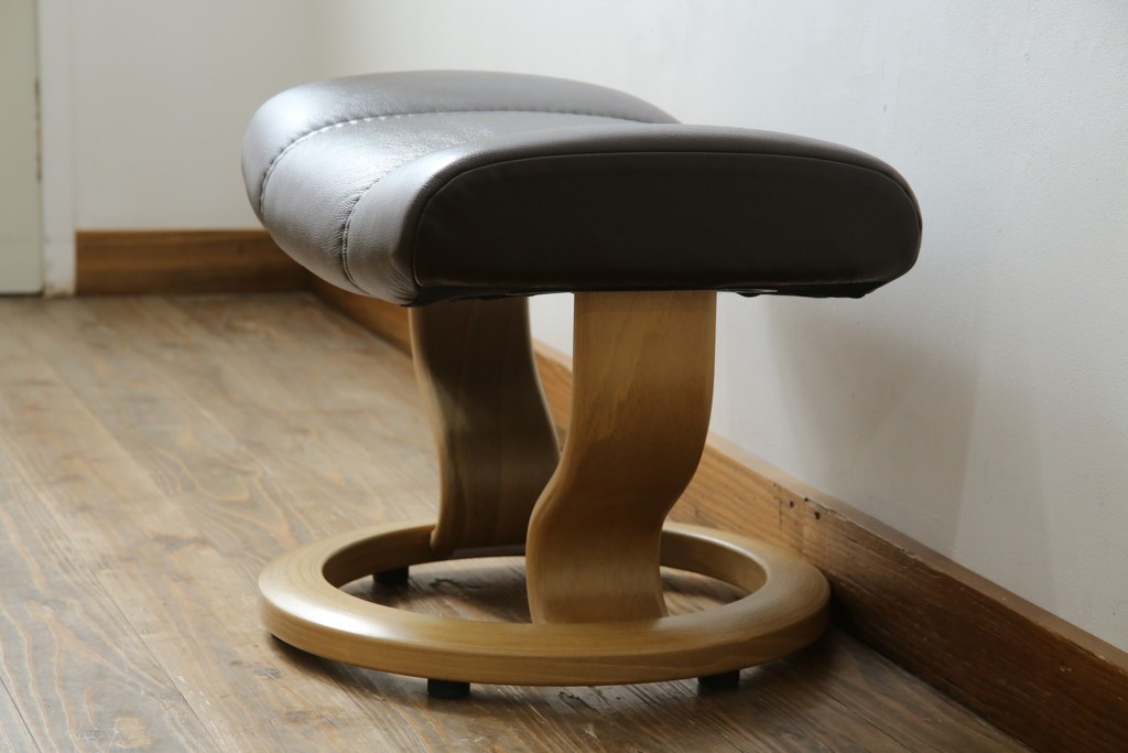中古　美品　ノルウェー製　EKORNES(エコーネス)　コンサルシリーズ　クラシック　本革製　オットマン付きストレスレスチェア　(R-083241)