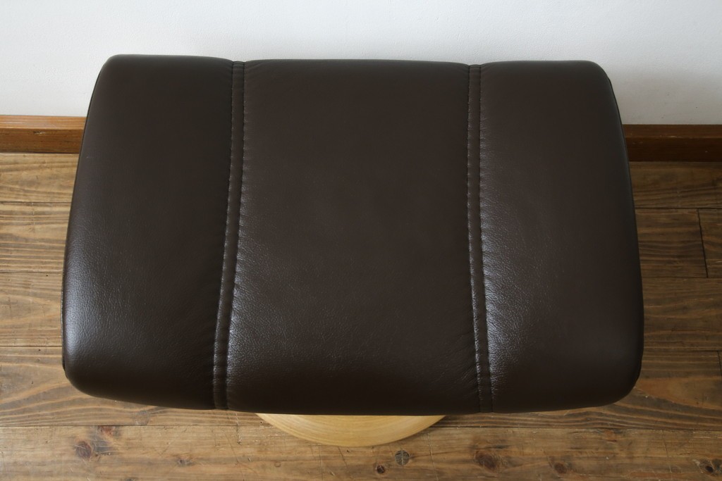 中古　美品　ノルウェー製　EKORNES(エコーネス)　コンサルシリーズ　クラシック　本革製　オットマン付きストレスレスチェア　(R-083241)