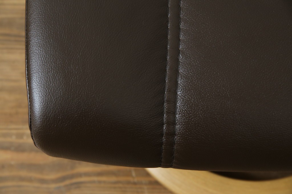 中古　美品　ノルウェー製　EKORNES(エコーネス)　コンサルシリーズ　クラシック　本革製　オットマン付きストレスレスチェア　(R-083241)