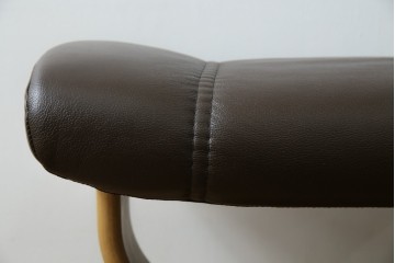 中古　美品　ノルウェー製　EKORNES(エコーネス)　コンサルシリーズ　クラシック　本革製　オットマン付きストレスレスチェア　(R-083241)