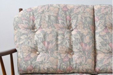 中古　カリモク家具(karimoku)　COLONIAL(コロニアル)シリーズ　クラシカルな佇まいが魅力的な3人掛けソファ　(R-083242)