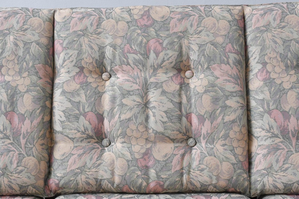 中古　カリモク家具(karimoku)　COLONIAL(コロニアル)シリーズ　クラシカルな佇まいが魅力的な3人掛けソファ　(R-083242)