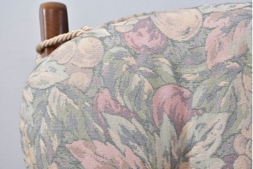 中古　カリモク家具(karimoku)　COLONIAL(コロニアル)シリーズ　クラシカルな佇まいが魅力的な3人掛けソファ　(R-083242)