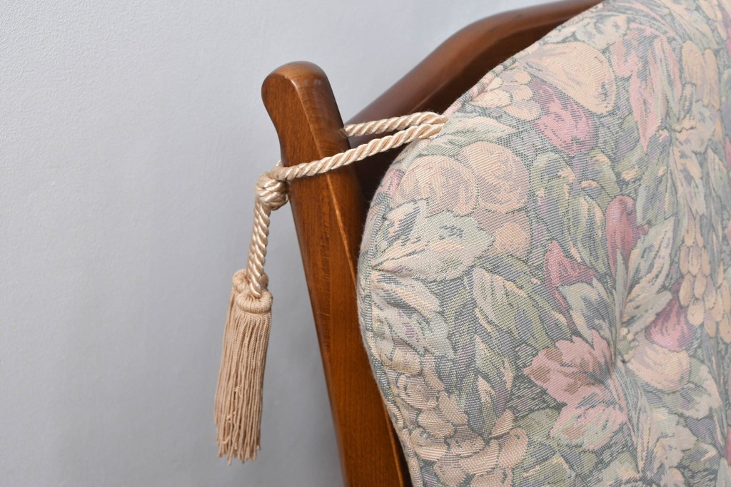 中古　カリモク家具(karimoku)　COLONIAL(コロニアル)シリーズ　クラシカルな佇まいが魅力的な3人掛けソファ　(R-083242)