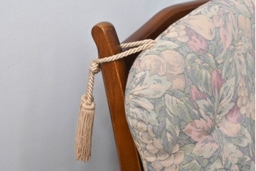 中古　カリモク家具(karimoku)　COLONIAL(コロニアル)シリーズ　クラシカルな佇まいが魅力的な3人掛けソファ　(R-083242)