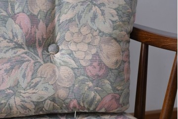 中古　カリモク家具(karimoku)　COLONIAL(コロニアル)シリーズ　クラシカルな佇まいが魅力的な3人掛けソファ　(R-083242)