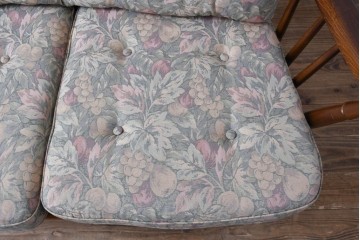 中古　カリモク家具(karimoku)　COLONIAL(コロニアル)シリーズ　クラシカルな佇まいが魅力的な3人掛けソファ　(R-083242)