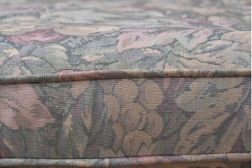 中古　カリモク家具(karimoku)　COLONIAL(コロニアル)シリーズ　クラシカルな佇まいが魅力的な3人掛けソファ　(R-083242)